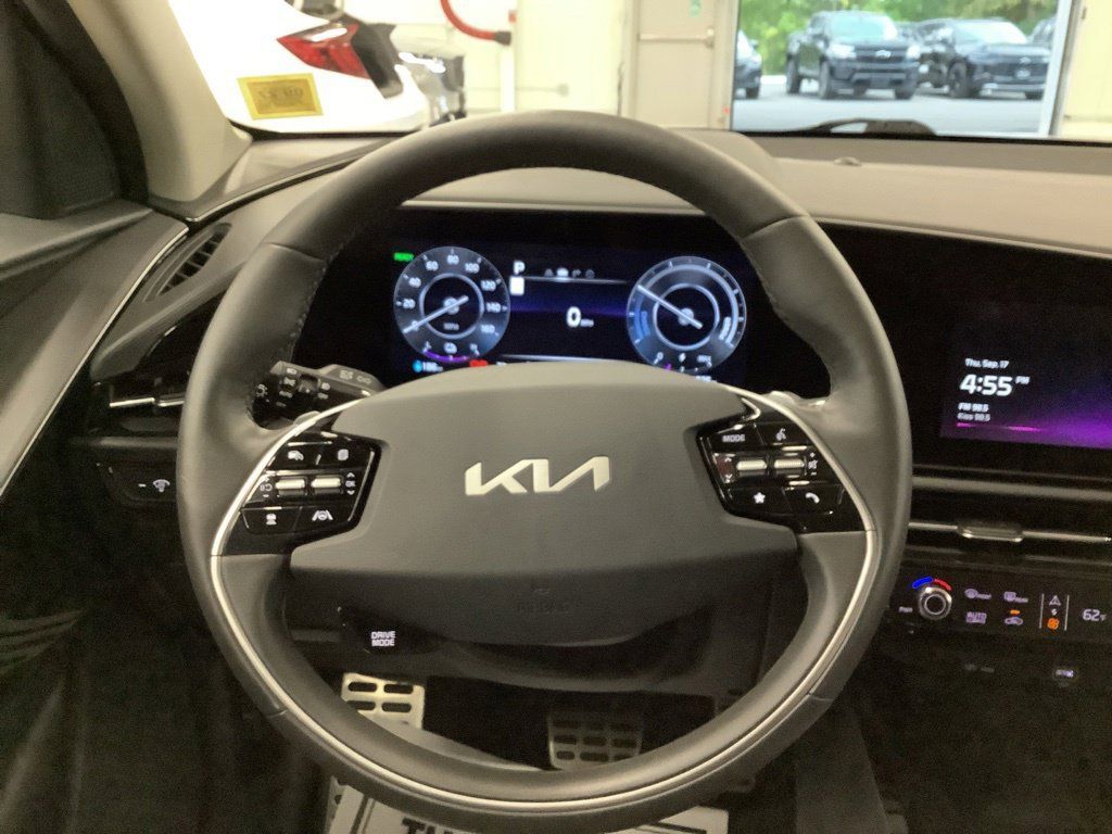 Certified 2025 Kia Niro Wave w/ Wave Preserve Package FWD image 8