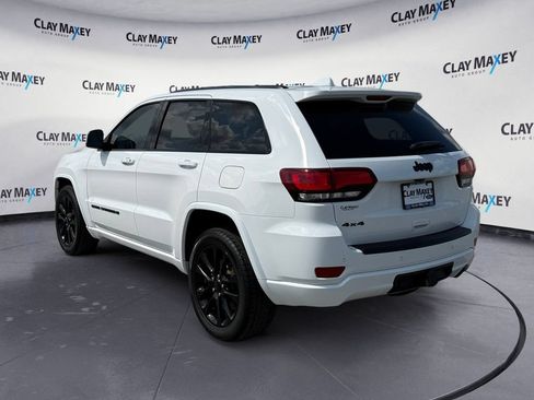 Used 2022 Jeep Grand Cherokee Laredo X AWD/4WD image 3