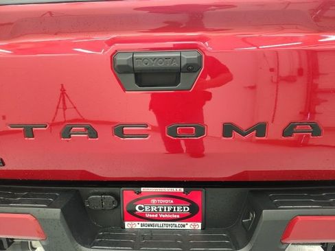 Certified 2026 Toyota Tacoma TRD Off-Road image 28