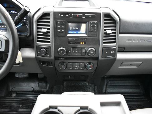 Used 2018 Ford F250 XL w/ Power Equipment Group image 19