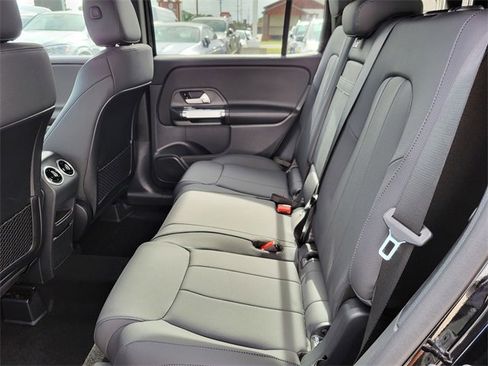 New 2025 Mercedes-Benz GLB 250 4MATIC image 5