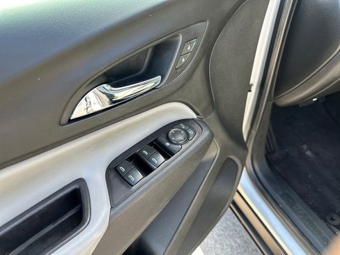 Used 2020 Chevrolet Equinox LS w/ LS Convenience Package FWD image 17