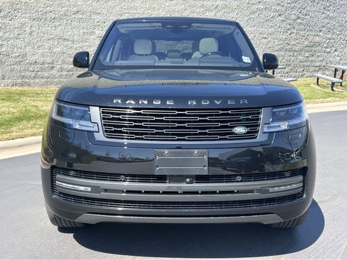 Used 2023 Land Rover Range Rover Long Wheelbase SE image 10
