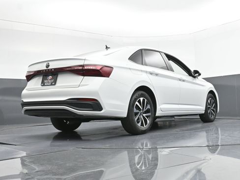 Used 2025 Volkswagen Jetta S image 25