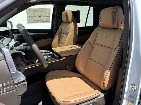 New 2026 Cadillac Escalade Luxury w/ Touring Package AWD/4WD image 12
