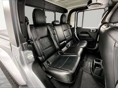 Used 2020 Jeep Gladiator Overland AWD/4WD image 28