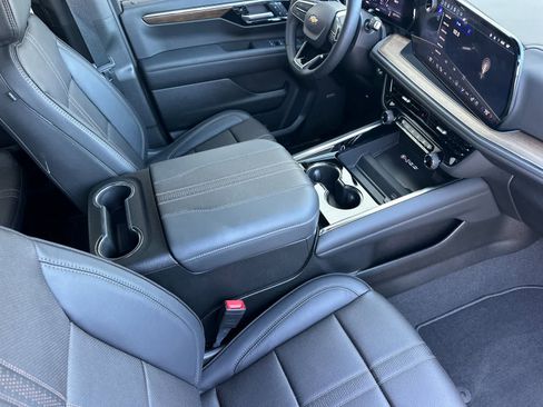 Used 2025 Chevrolet Tahoe High Country AWD/4WD image 17