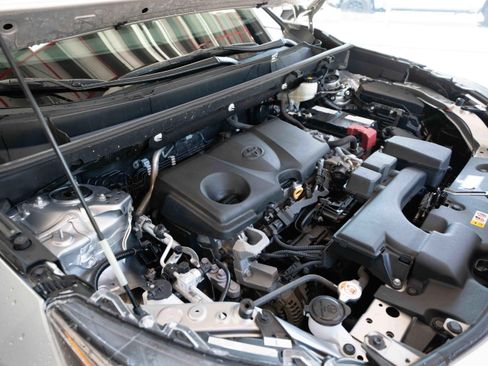 Used 2024 Toyota RAV4 XLE FWD image 32