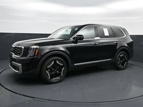 Used 2023 Kia Telluride S FWD image 3