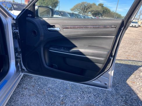 Used 2022 Chrysler 300 Touring L w/ Comfort Group image 16