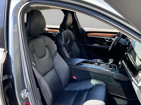 Used 2017 Volvo S90 T5 Momentum w/ Vision Package FWD image 9
