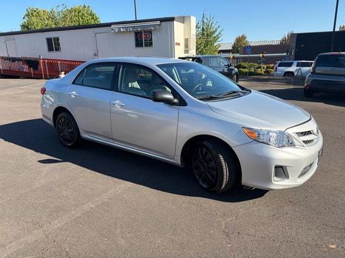 Used 2011 Toyota Corolla LE FWD image 3