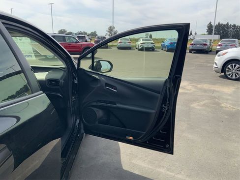 Used 2019 Toyota Prius L Eco w/ Carpet Mat Package image 22