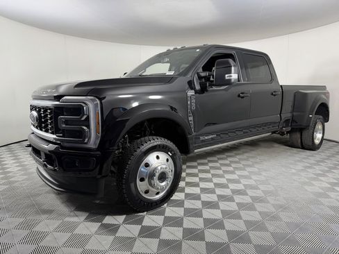 Used 2025 Ford F450 Platinum w/ FX4 Off-Road Package image 3