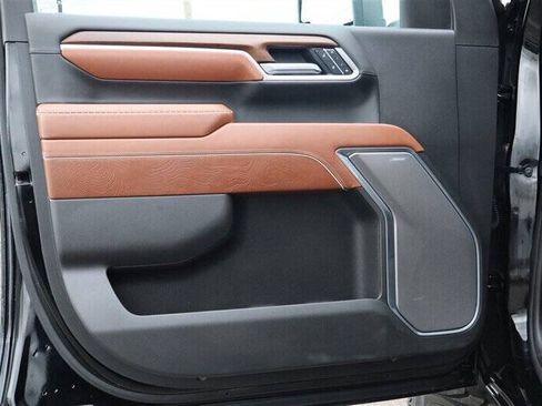Used 2025 GMC Sierra 3500 Denali Ultimate AWD/4WD image 13
