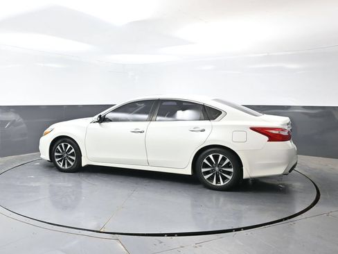 Used 2016 Nissan Altima 2.5 SL w/ 2.5 Technology Package FWD image 9