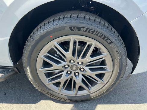 New 2026 Ford Expedition Platinum image 16