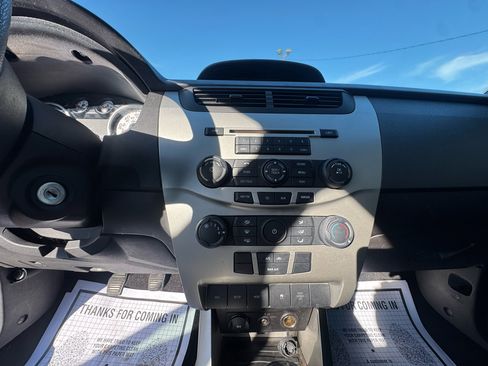 Used 2011 Ford Focus SE image 14