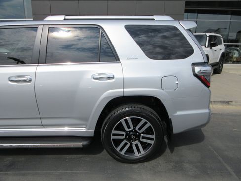 Used 2023 Toyota 4Runner Limited AWD/4WD image 4