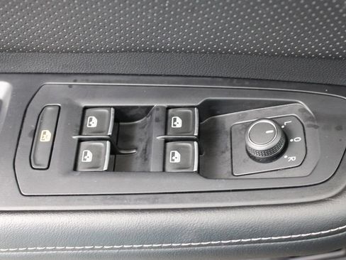 Used 2024 Volkswagen Atlas SE FWD image 17