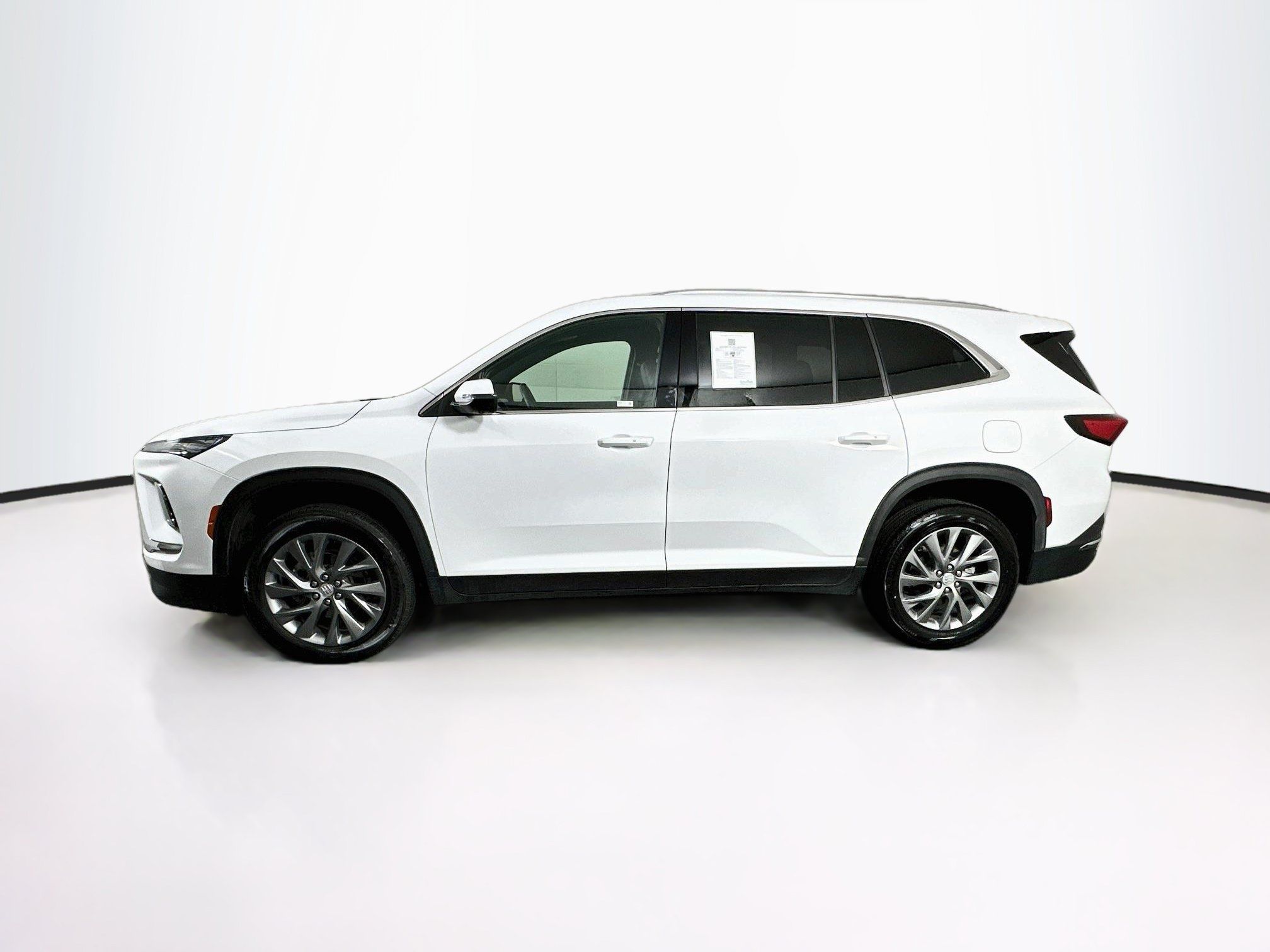 Used 2025 Buick Enclave Preferred FWD image 4
