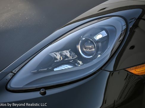 Used 2025 Porsche 718 Cayman image 6