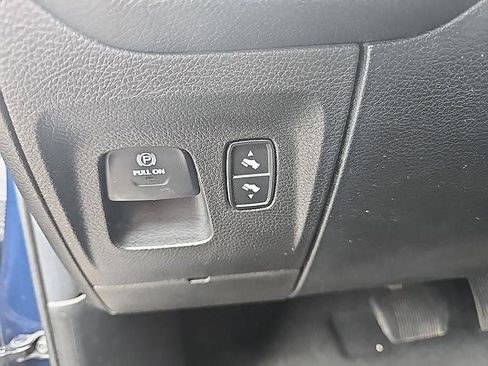 Used 2021 RAM 1500 Big Horn AWD/4WD image 17