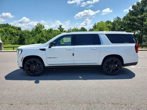 New 2026 GMC Yukon XL Denali w/ Denali Reserve Package AWD/4WD image 2