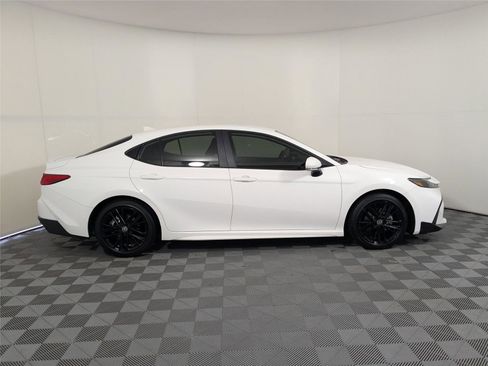 Certified 2025 Toyota Camry SE image 4