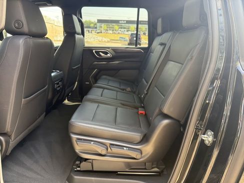 Used 2022 Chevrolet Suburban LT w/ Luxury Package image 22