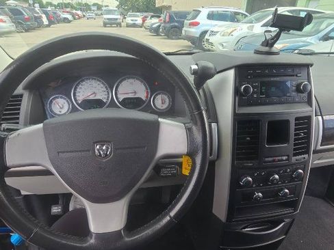 Used 2010 Dodge Grand Caravan SXT FWD image 18