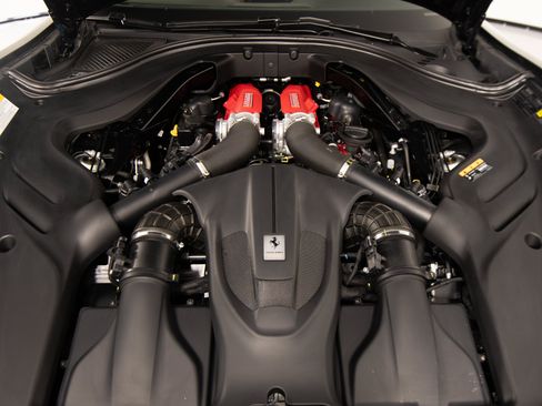 Used 2026 Ferrari Roma Spider RWD image 34