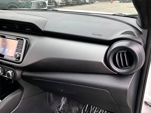 Used 2019 Nissan Kicks S image 26