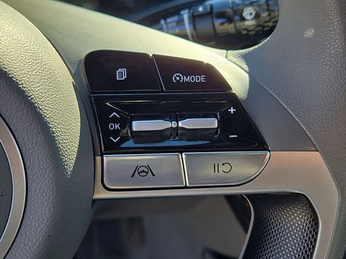 Certified 2022 Hyundai Elantra SEL image 24