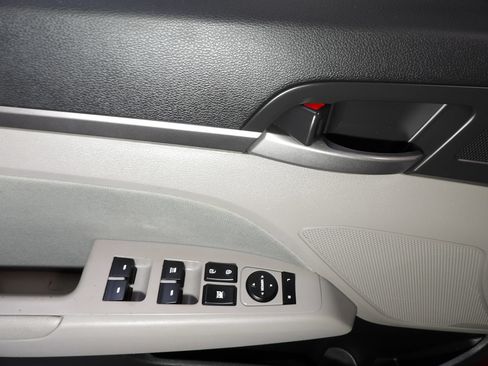 Used 2017 Hyundai Elantra SE FWD image 6