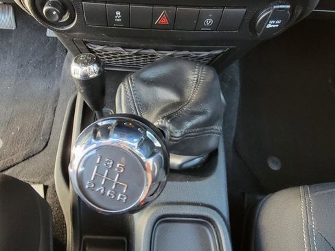 Used 2017 Jeep Wrangler Unlimited Sahara AWD/4WD image 38