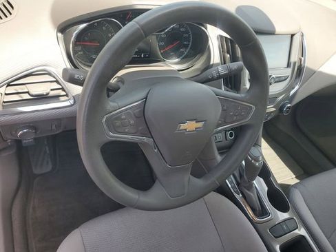 Certified 2018 Chevrolet Cruze LT FWD image 17