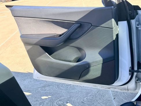 Used 2021 Tesla Model Y 2WD image 27