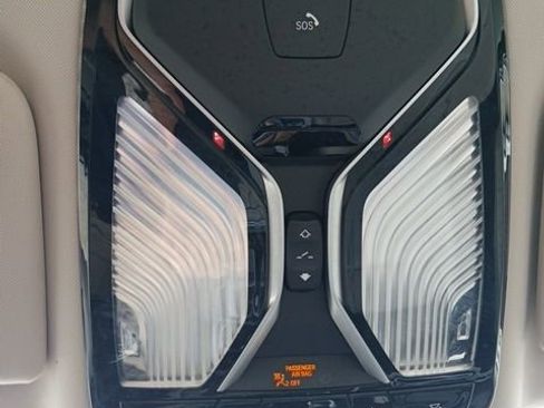 Used 2017 BMW 740i image 28