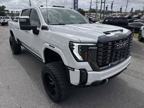 Used 2024 GMC Sierra 2500 Denali Ultimate image 3