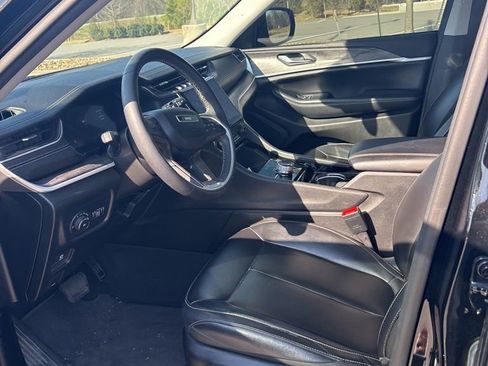 Used 2023 Jeep Grand Cherokee Limited image 13