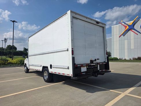 Used 2022 Ford E-350 and Econoline 350 Super Duty RWD image 18