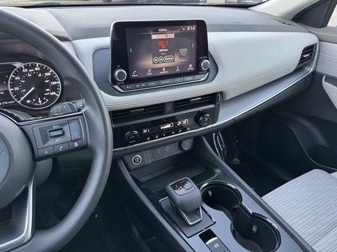 Used 2023 Nissan Rogue SV image 15