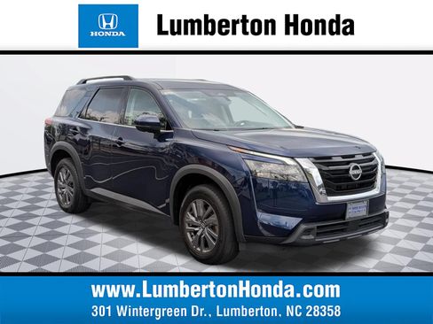 Used 2024 Nissan Pathfinder SV FWD image 1