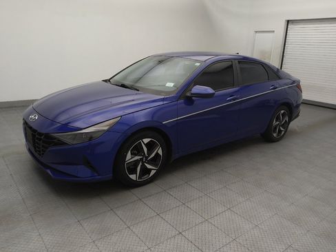 Used 2023 Hyundai Elantra SEL w/ Convenience Package FWD image 2