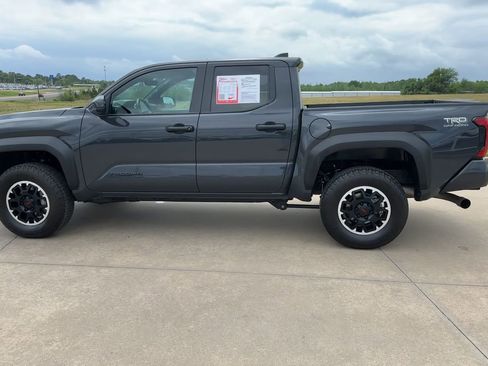 Used 2024 Toyota Tacoma TRD Off-Road AWD/4WD image 6
