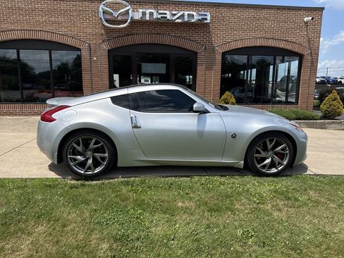 Used 2014 Nissan 370Z Touring w/ Sport Package RWD image 2