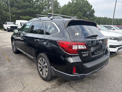 Used 2017 Subaru Outback 2.5i Touring w/ Popular Package #5A AWD/4WD image 2