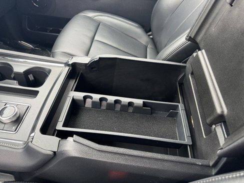 Used 2024 Ford Expedition XLT image 23