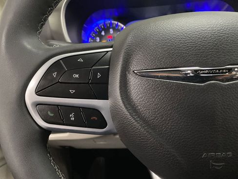 Used 2024 Chrysler Pacifica Touring-L FWD image 20